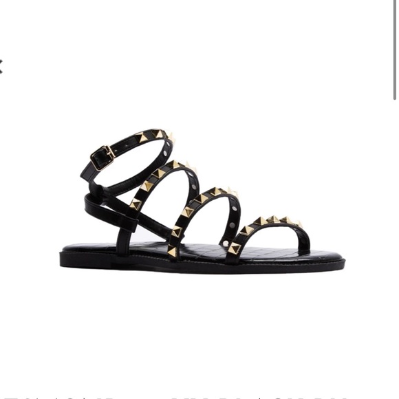 💖Qupid Gladiator sandal black with gold pyramid stud - Picture 4 of 9